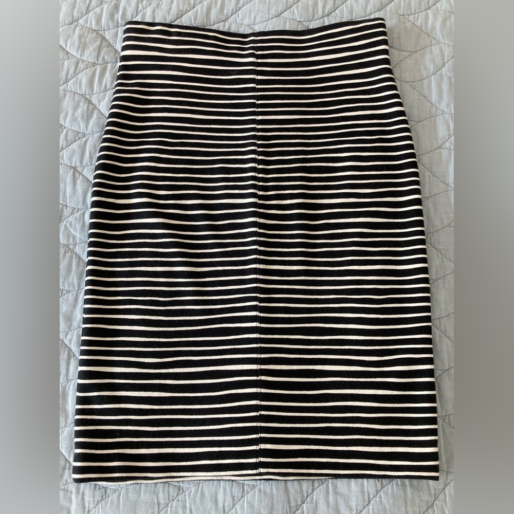 Loft Pencil Skirt - Petite Medium - Picture 2 of 6